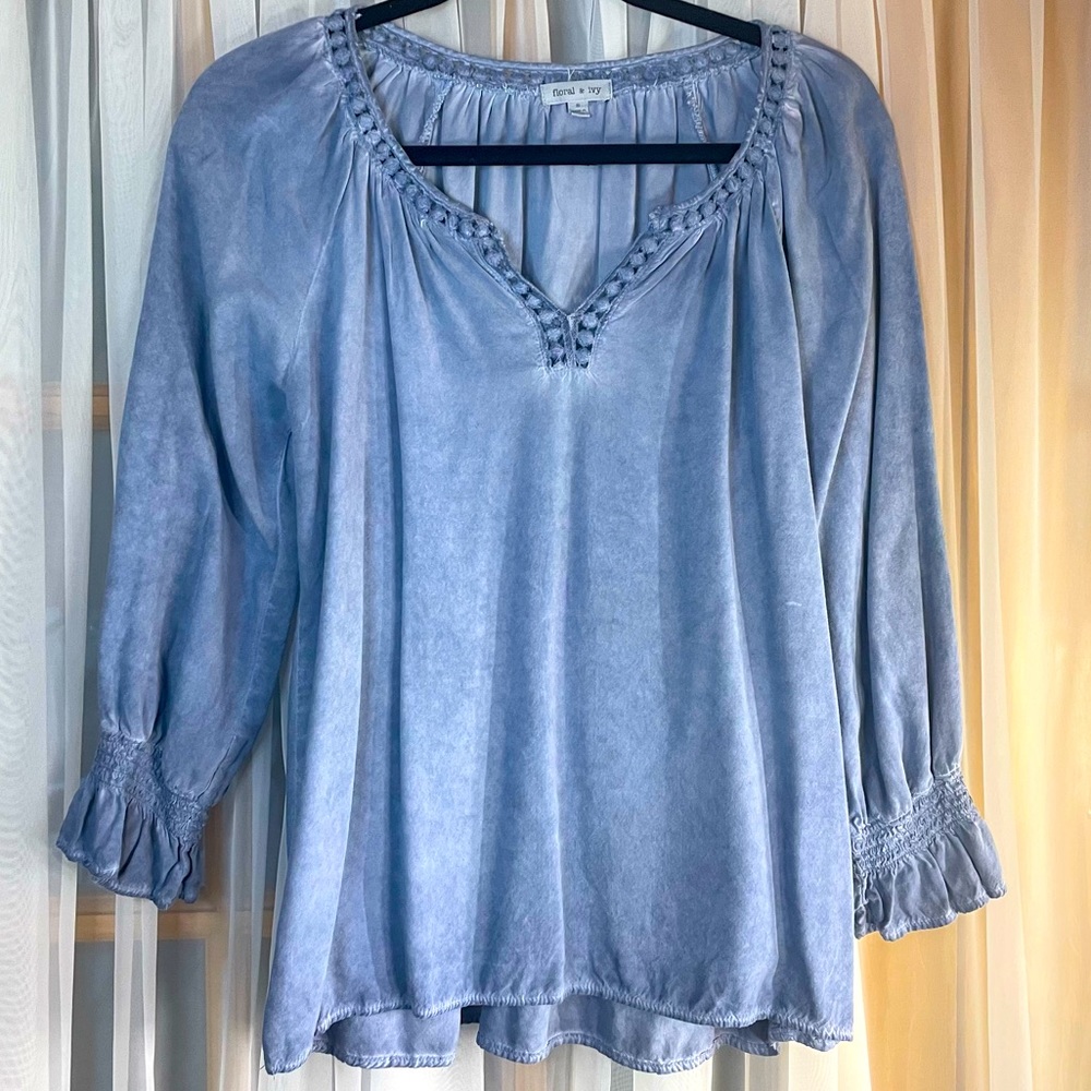 Itm 0050 Floral & Ivy 3/4 distressed top size SM